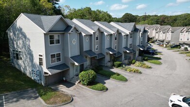 19 Hawthorne Dr in New London, CT - Building Photo - Building Photo