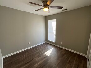 3994 Twin Lakes Dr in Memphis, TN - Building Photo - Building Photo