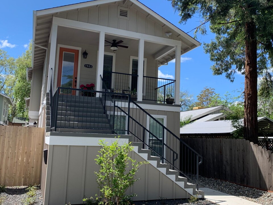 1903 Magnolia Ave in Chico, CA - Building Photo