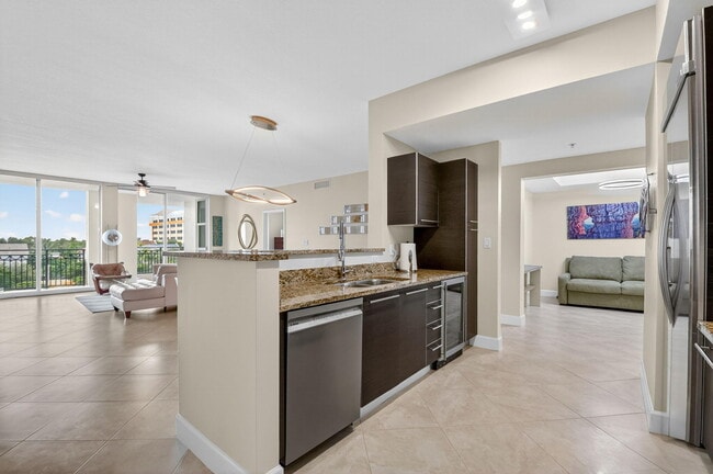 550 Okeechobee Blvd in West Palm Beach, FL - Building Photo - Building Photo