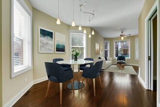 2732 W Belmont Ave, Unit 1 in Chicago, IL - Building Photo - Building Photo