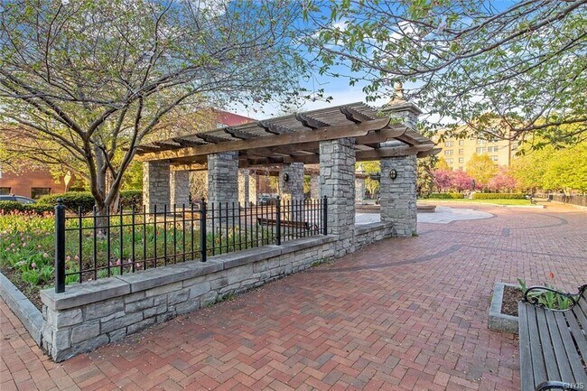 526 Plum St in Syracuse, NY - Building Photo - Building Photo