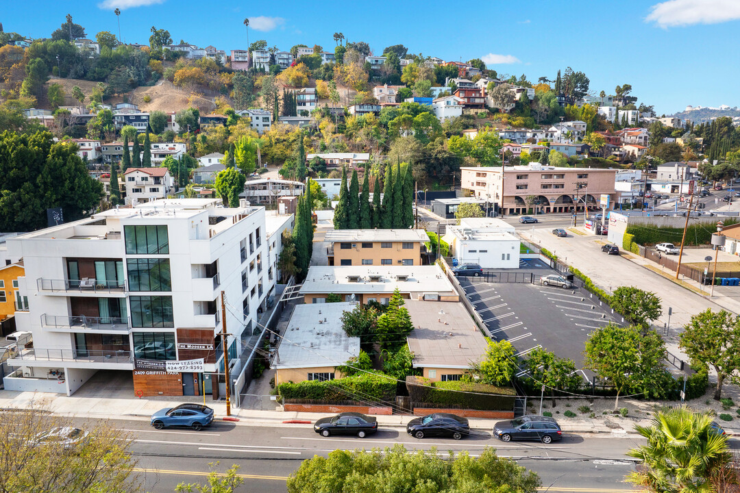 2415 Griffith Park Blvd in Los Angeles, CA - Building Photo