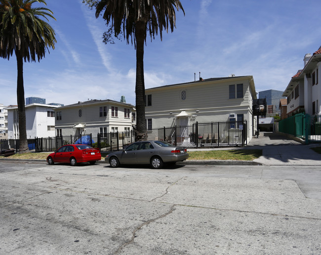 2841 Leeward Ave in Los Angeles, CA - Building Photo - Building Photo