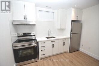 51-51 Craydon Ave in Toronto, ON - Building Photo - Building Photo