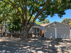 2205 18th St in Sacramento, CA - Building Photo