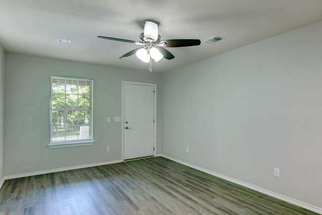 911 Pecorella St E, Unit #E in Texarkana, AR - Building Photo - Building Photo