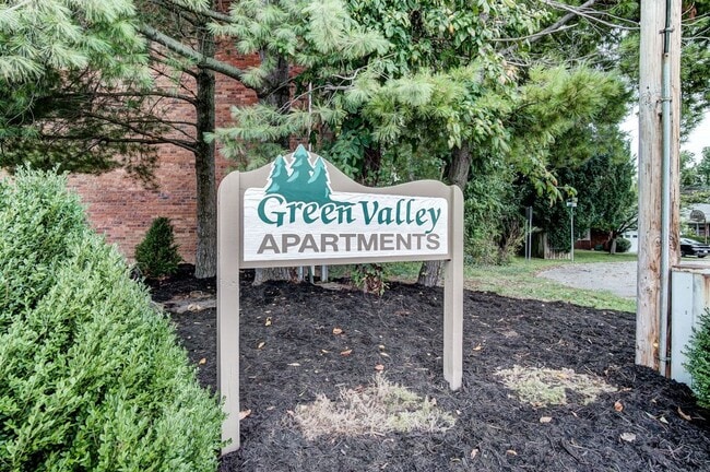 415 Green Valley Dr in Mount Vernon, IN - Building Photo - Building Photo