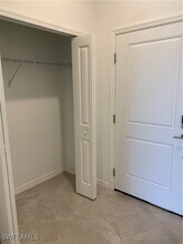 2906 Blossom Wy in Naples, FL - Foto de edificio - Building Photo