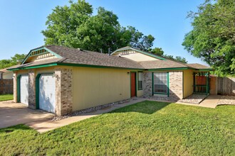 12302 Dellrey Dr-Unit -B in Austin, TX - Foto de edificio - Building Photo