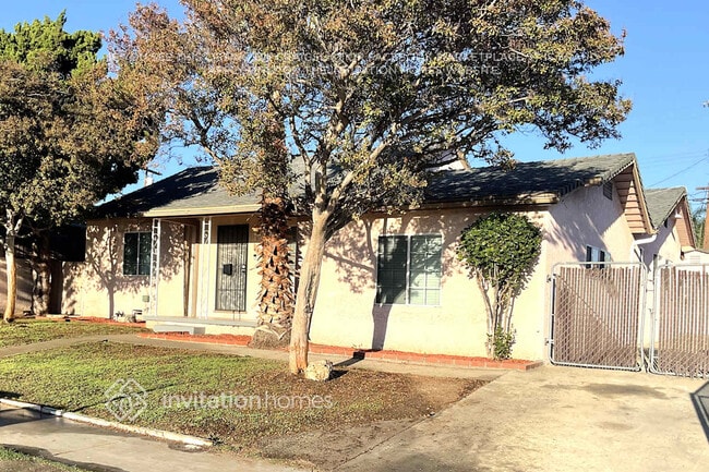 8440 Hazeltine Ave in Los Angeles, CA - Building Photo - Building Photo