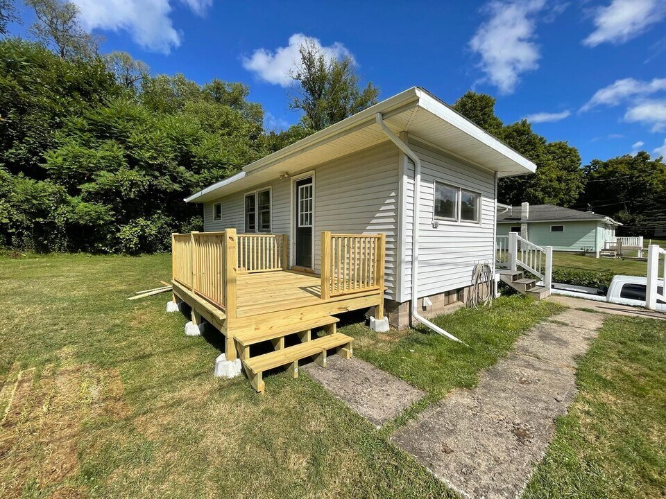 8 Heer Dr in Fulton, NY - Building Photo