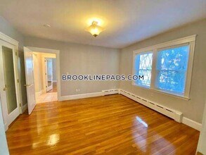 355 VFW Parkway in Brookline, MA - Foto de edificio - Building Photo