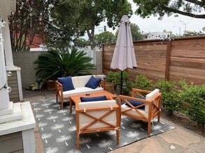 12713 Venice Blvd, Unit Top Floor in Los Angeles, CA - Foto de edificio - Building Photo