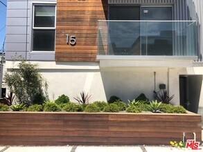 15 Dudley Ave-Unit -7 in Los Angeles, CA - Building Photo - Building Photo