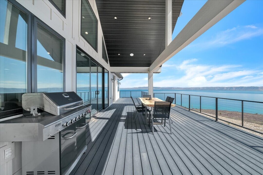 1237 Sculpin Loop in Garden City, UT - Foto de edificio