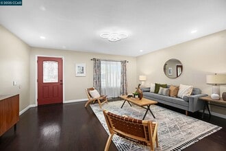 557 Alameda Dr in Livermore, CA - Building Photo - Building Photo