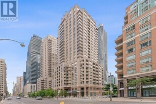 909 Bay St. in Toronto, ON - Building Photo