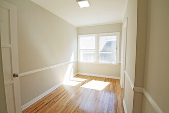 1575 Manning Ave, Unit 1579 in Los Angeles, CA - Foto de edificio - Building Photo