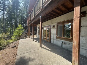 1901 E Trails End Dr in Belfair, WA - Building Photo - Building Photo