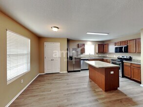 12111 Amber Vis in San Antonio, TX - Building Photo - Building Photo