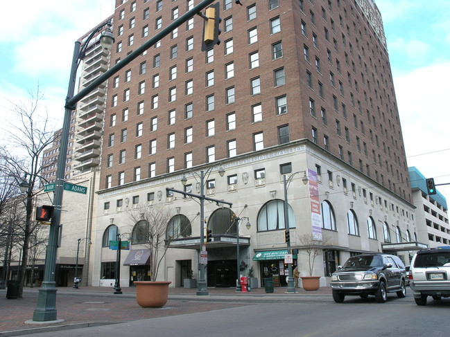 Claridge House Condominiums in Memphis, TN - Foto de edificio - Building Photo