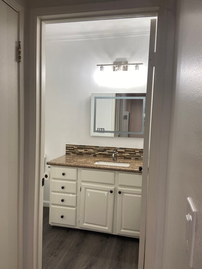 923 E 21st St in Long Beach, CA - Foto de edificio - Building Photo