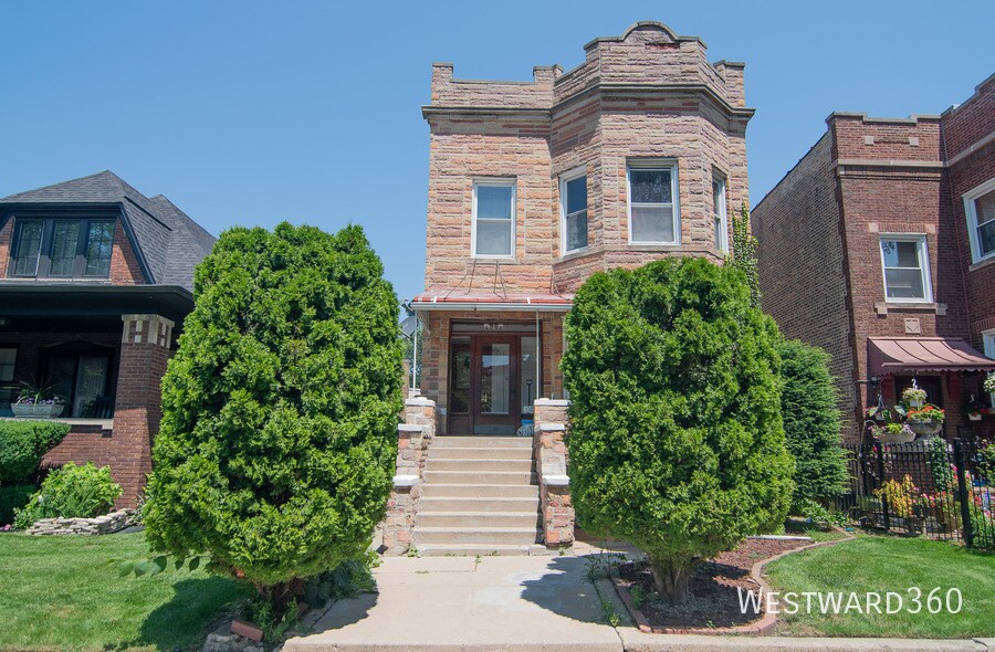 4018 W Oakdale Ave in Chicago, IL - Building Photo