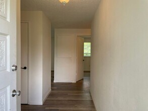 581 N Wexford Cir in Medford, OR - Building Photo - Building Photo