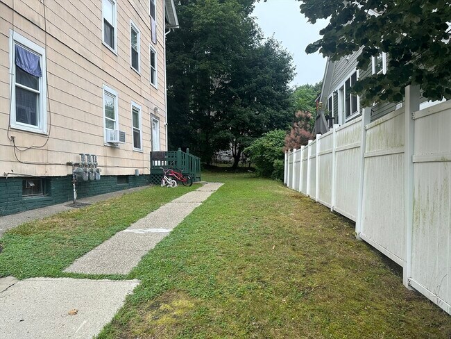14 Hooper St in Worcester, MA - Building Photo - Building Photo