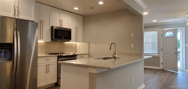 81 Secatogue Ave in Farmingdale, NY - Building Photo - Building Photo