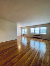 15 College Pl, Unit A in Rutherford, NJ - Building Photo - Building Photo
