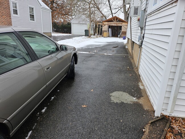 28 McMullen Ave in Wethersfield, CT - Building Photo - Building Photo