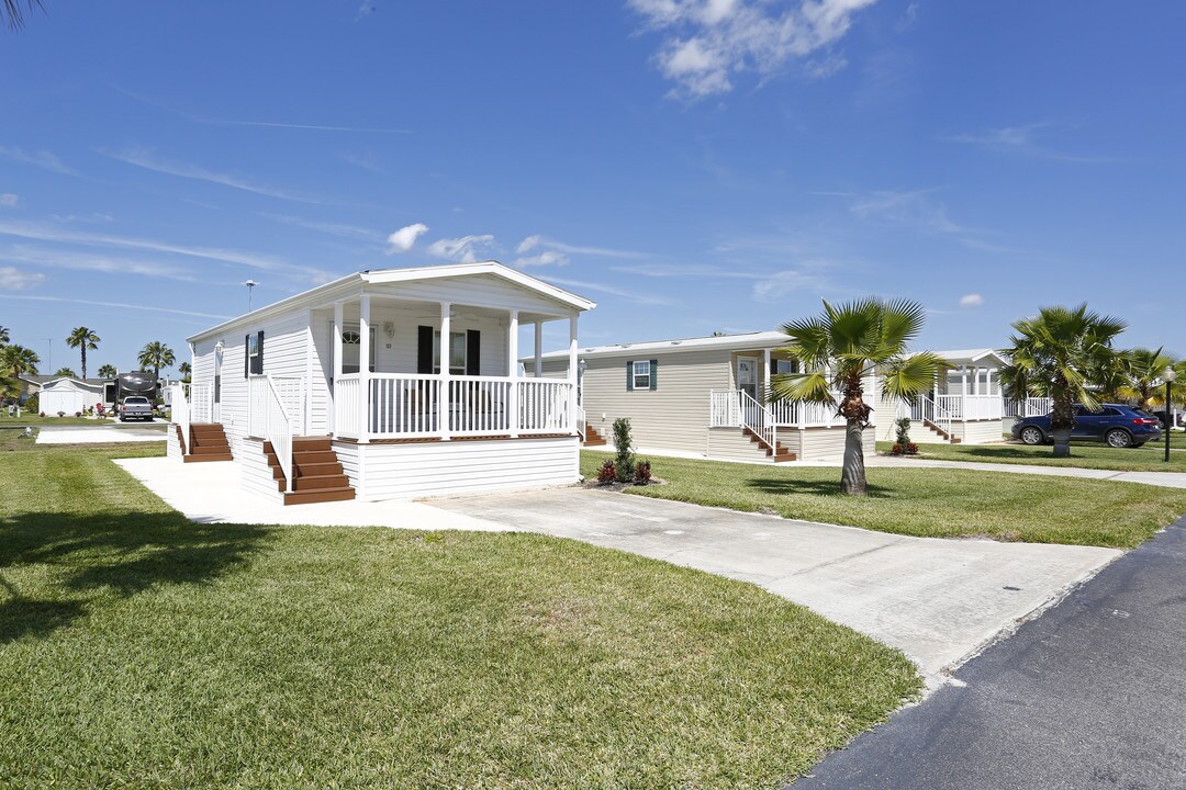 Rainbow MH & RV Resort in Frostproof, FL - Foto de edificio