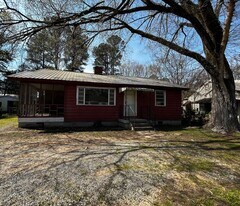 61 Pelham Heights in Anniston, AL - Building Photo