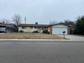 4327 W School Ave in Visalia, CA - Building Photo