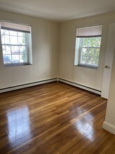 8 Menotomy Rd, Unit 4 in Arlington, MA - Foto de edificio - Building Photo