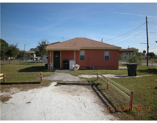 1018 N 25th St in Fort Pierce, FL - Building Photo - Building Photo