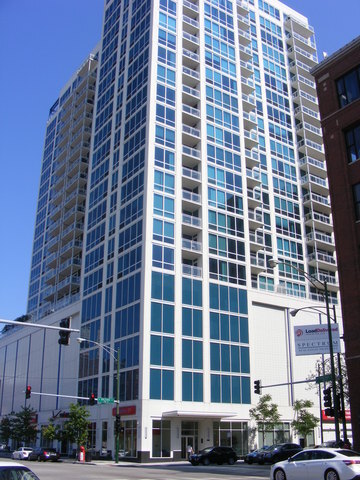 757 N Orleans St in Chicago, IL - Building Photo