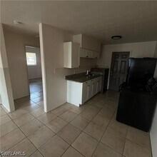 2301 Cranford Ave in Ft. Myers, FL - Foto de edificio - Building Photo