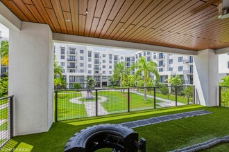 Sanctuary in Doral, FL - Foto de edificio - Building Photo