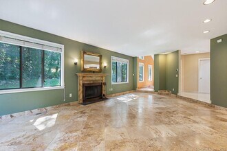 585 Webbs Hill Rd in Stamford, CT - Building Photo - Building Photo