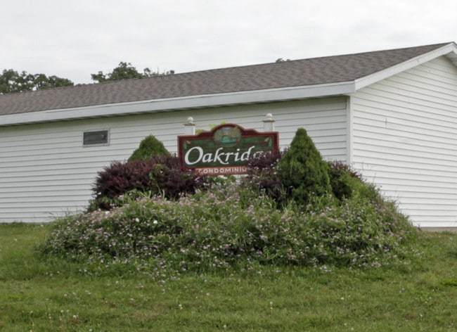 Oakridge Condo Apartments in Darien, WI - Building Photo - Building Photo
