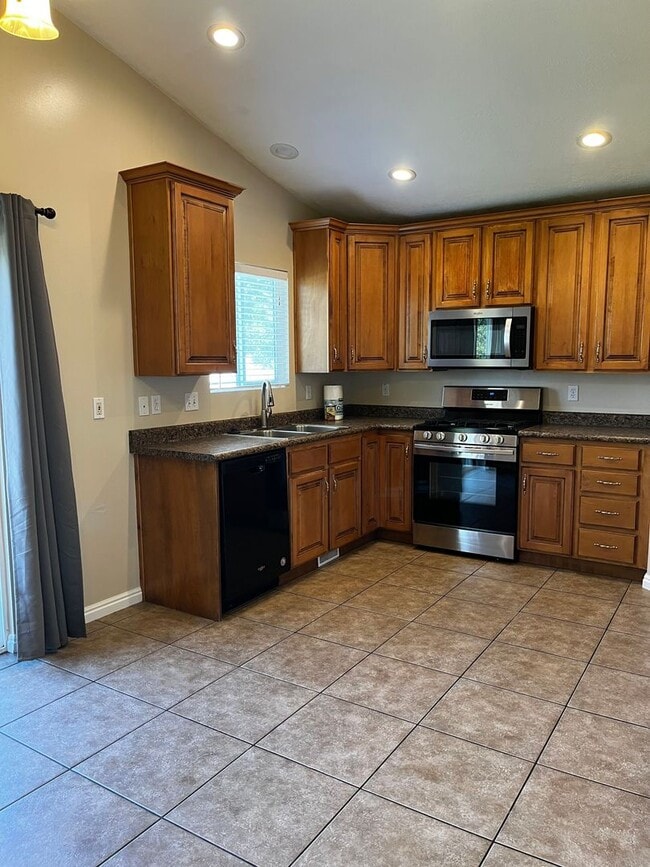 451 Apple Grove Ln in Pleasant Grove, UT - Building Photo - Building Photo