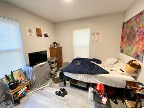 113 Hillside St, Unit 1 in Boston, MA - Foto de edificio - Building Photo