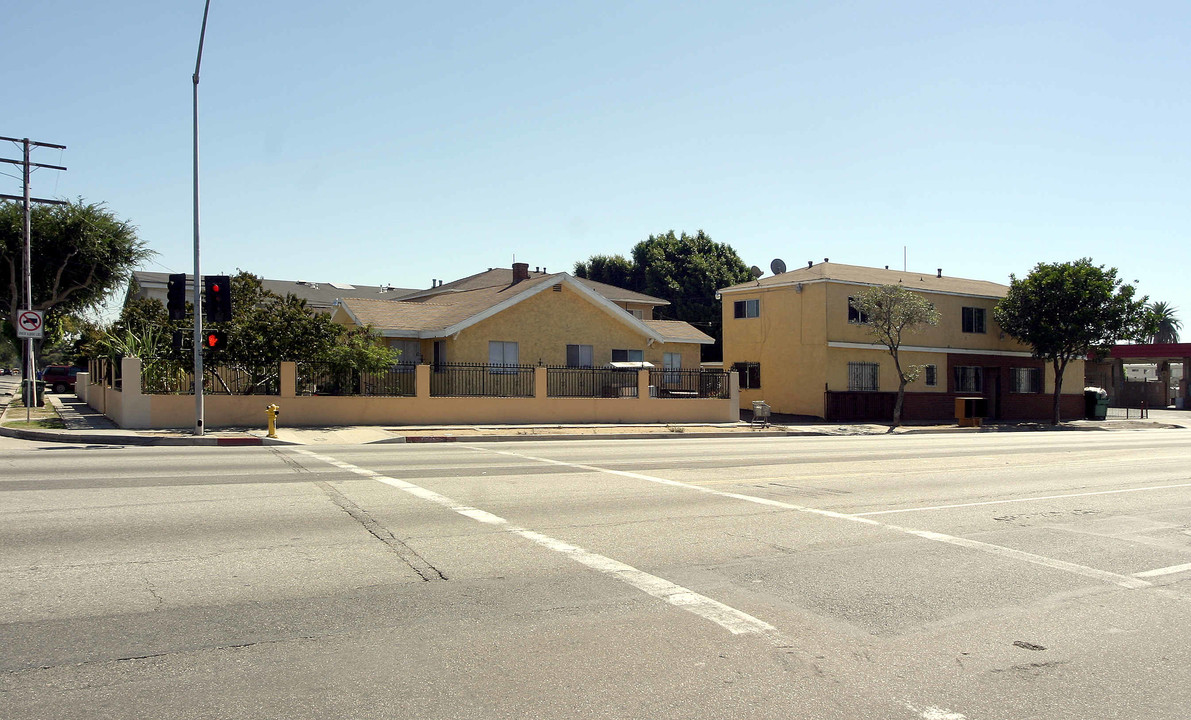 11208 S Prairie Ave in Inglewood, CA - Building Photo