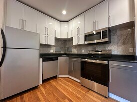 191 Winthrop Rd, Unit 1 in Brookline, MA - Building Photo