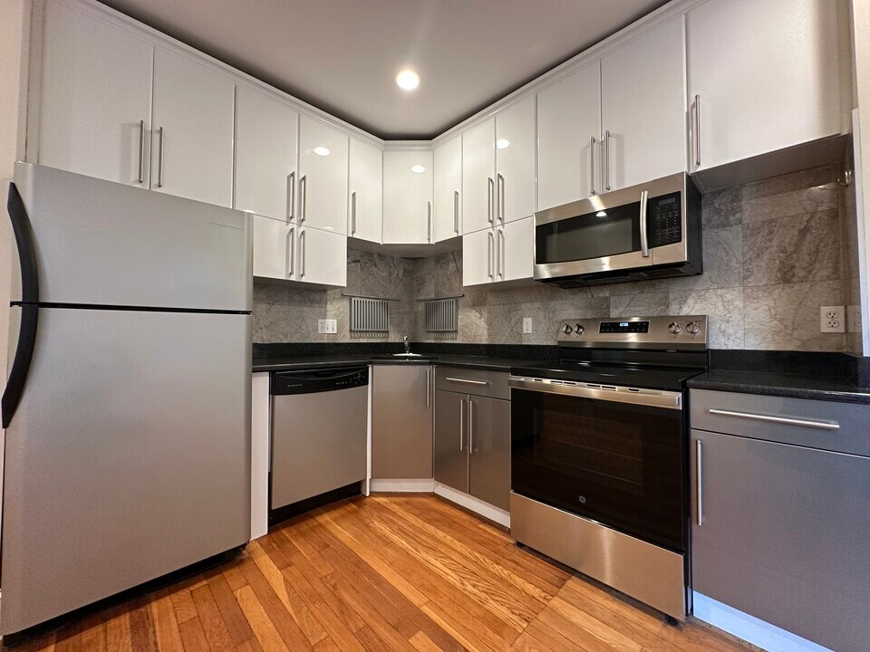 191 Winthrop Rd, Unit 1 in Brookline, MA - Building Photo