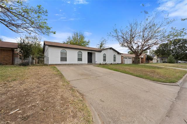 513 Irene St in Burleson, TX - Building Photo