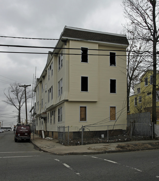 57 Fabyan Pl in Newark, NJ - Building Photo - Building Photo